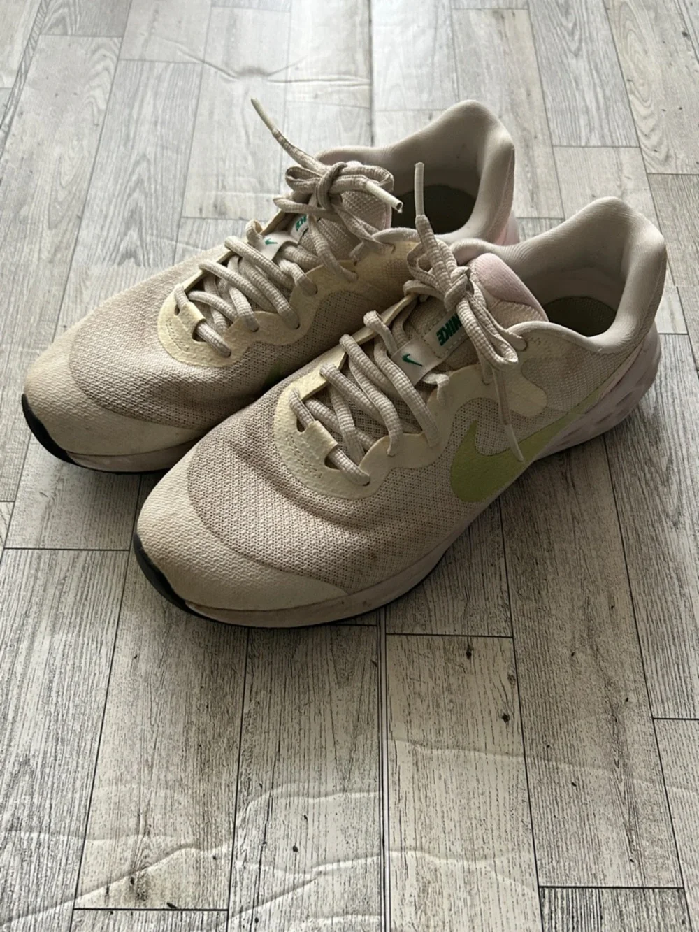 Nike Revolution 6 next nature size 6Y